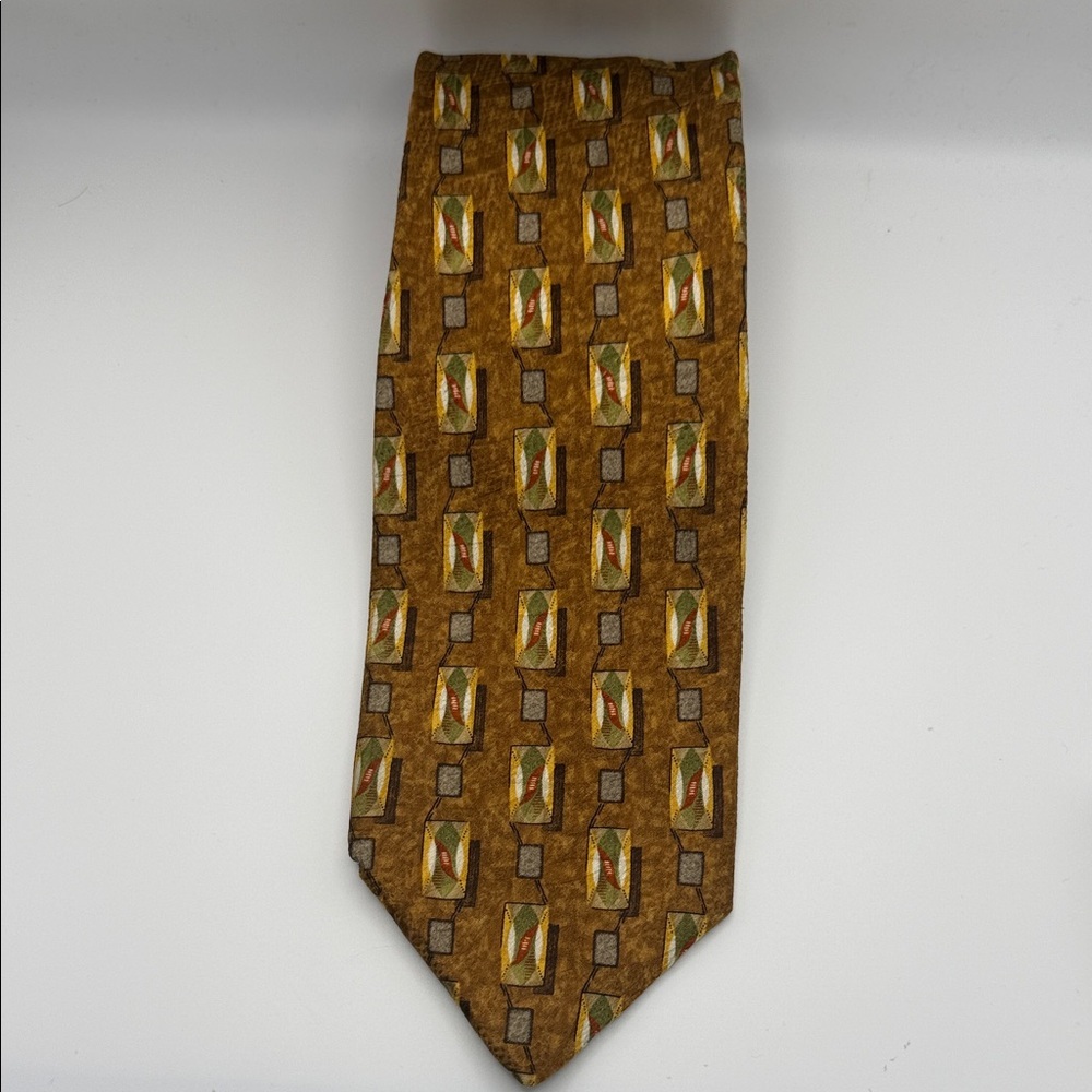 Robert Talbott Geometric Tie
Hand sewn imported silk made in the USA